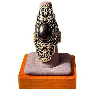 Victorian Inspired Brass Filigree Ring W/Black Center‎ Stone & Elasticated Band